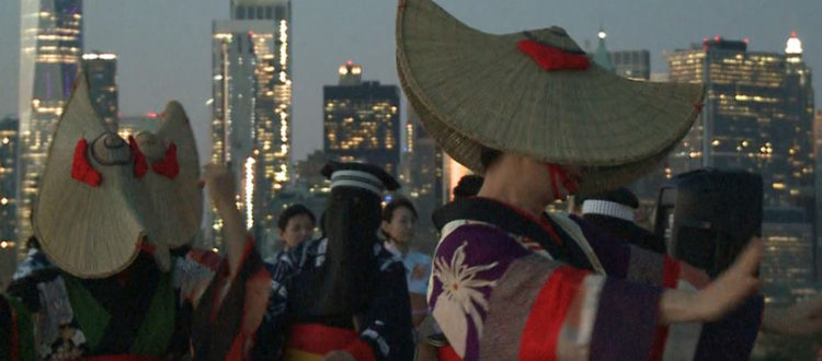 [FNN PRIME]日本三大盆踊り ニューヨークに集結　自由の女神背景にイベントが盛況